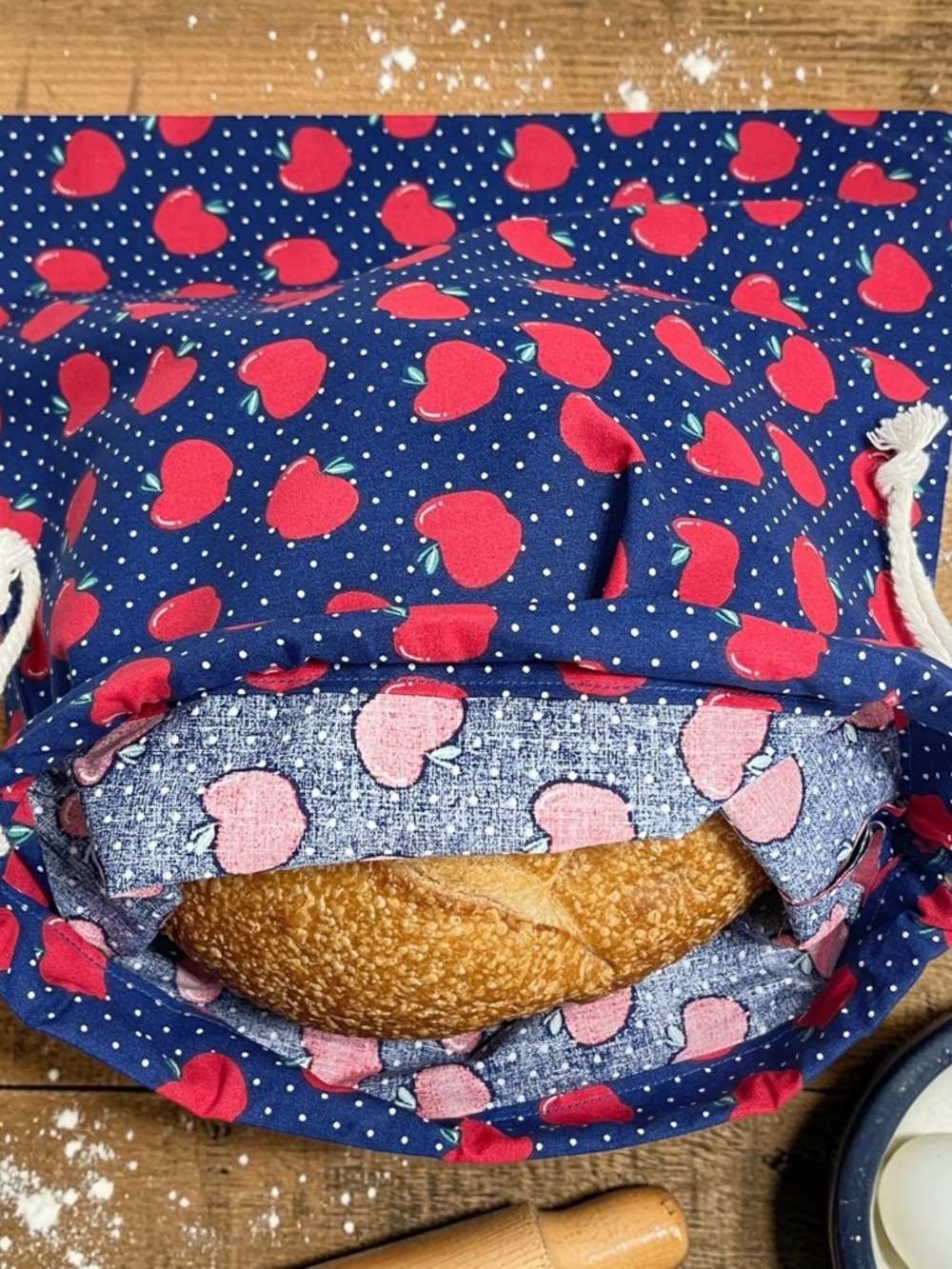 \Apple Bread Bag | Handmade Cotton Sourdough Storage Bag | Washable Reusable